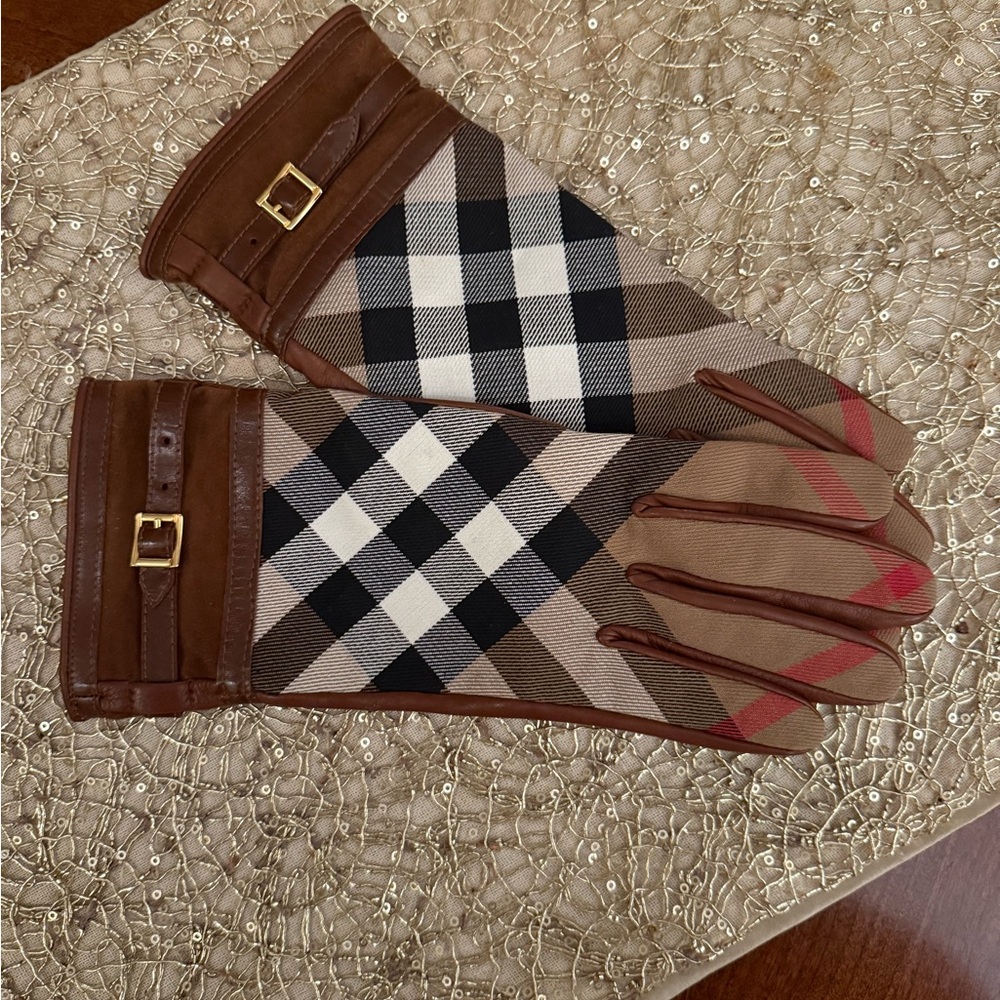 Authentic Burberry Gloves ( Leather) $ 325.00

These are AMAZING ! Like NEW!